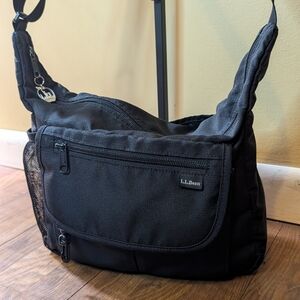 L.L.Bean Black Messenger Shoulder Bag With Adjustable Strap - Inner Pockets Mens